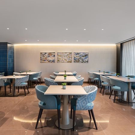 Eurostars Aliados Hotell Porto Eksteriør bilde The lounge at the airport