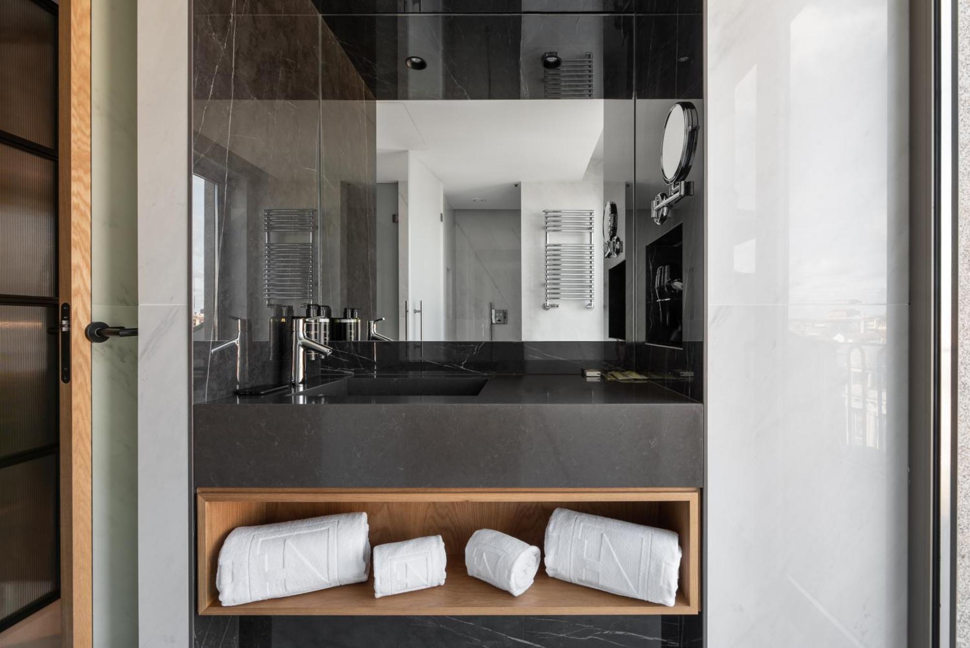 Eurostars Aliados Hotell Porto Eksteriør bilde Bathroom