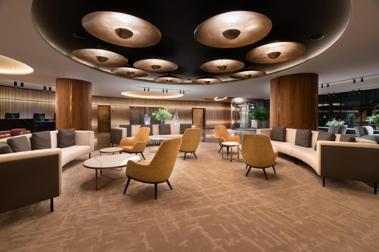 Eurostars Aliados Hotell Porto Eksteriør bilde The new lounge at London Heathrow Airport