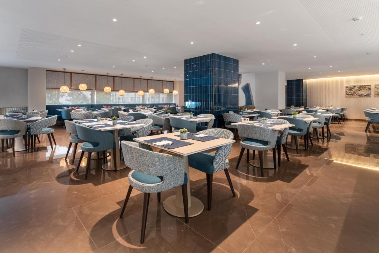 Eurostars Aliados Hotell Porto Eksteriør bilde The lounge at London Heathrow Airport