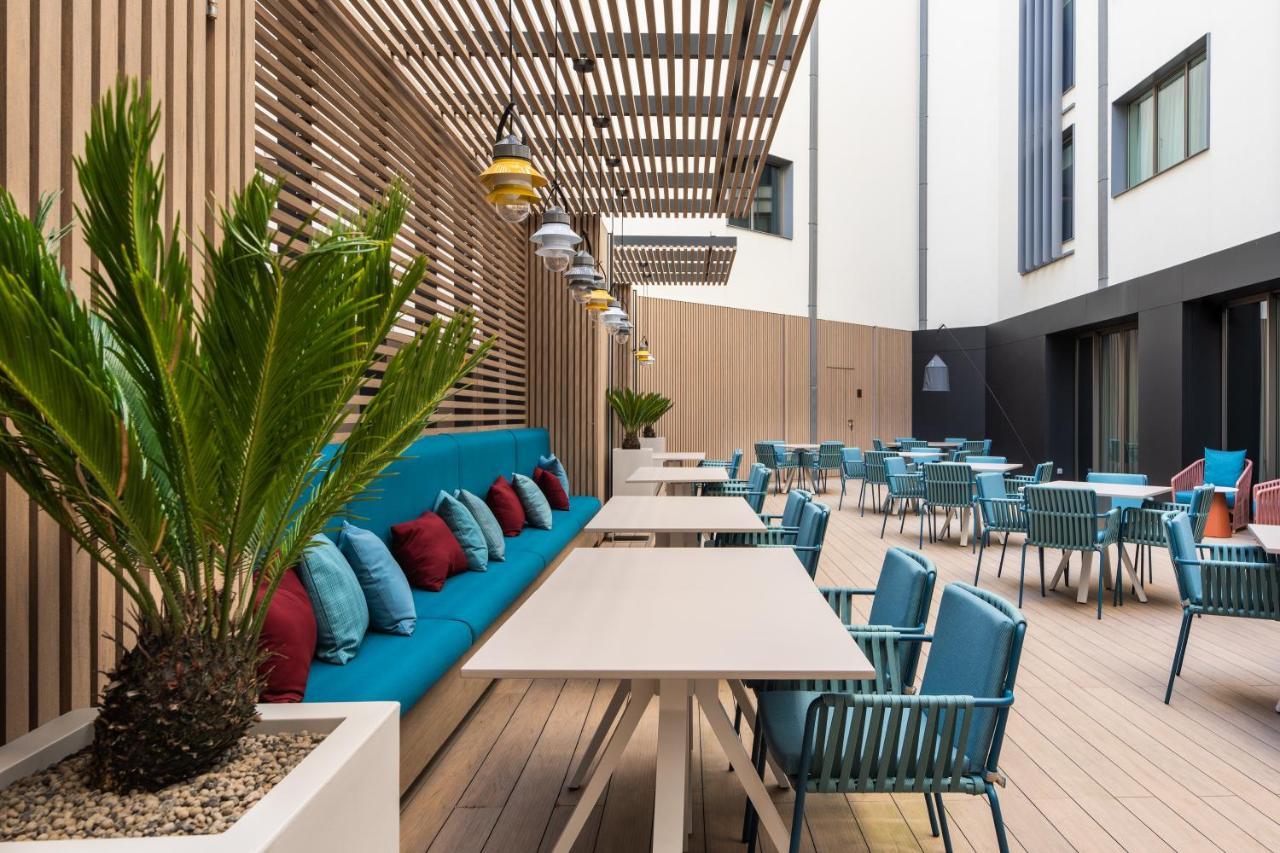 Eurostars Aliados Hotell Porto Eksteriør bilde The courtyard at the new building