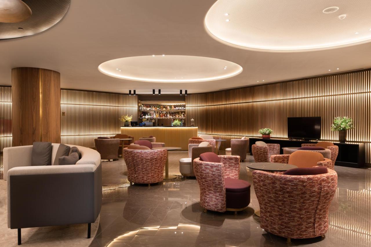 Eurostars Aliados Hotell Porto Eksteriør bilde The lounge at the airport