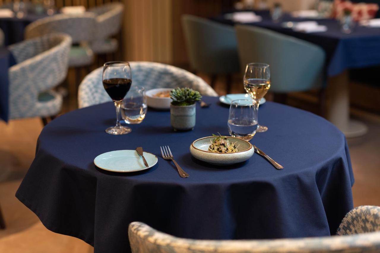 Eurostars Aliados Hotell Porto Eksteriør bilde A table set for dinner