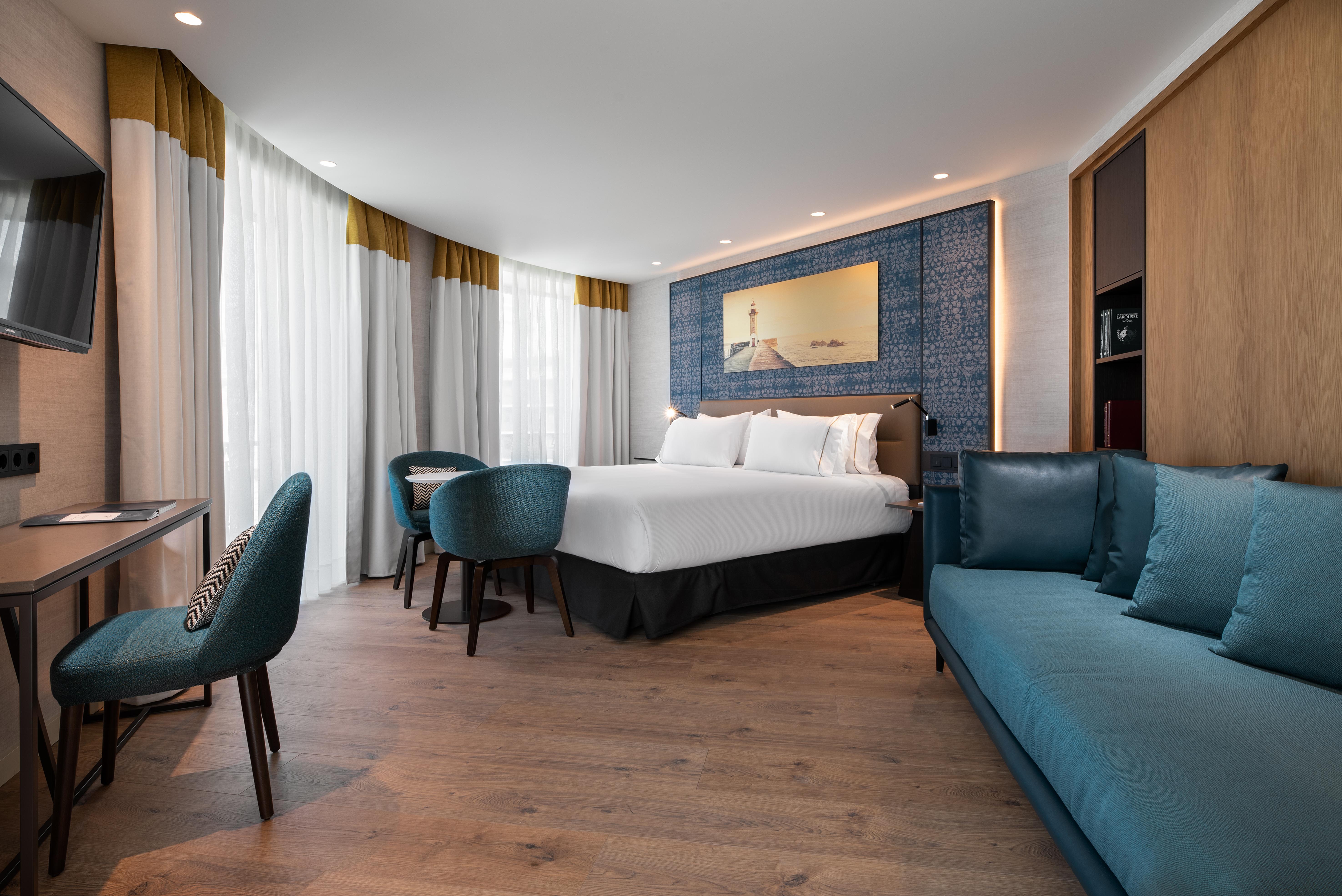 Eurostars Aliados Hotell Porto Eksteriør bilde A suite at the hotel