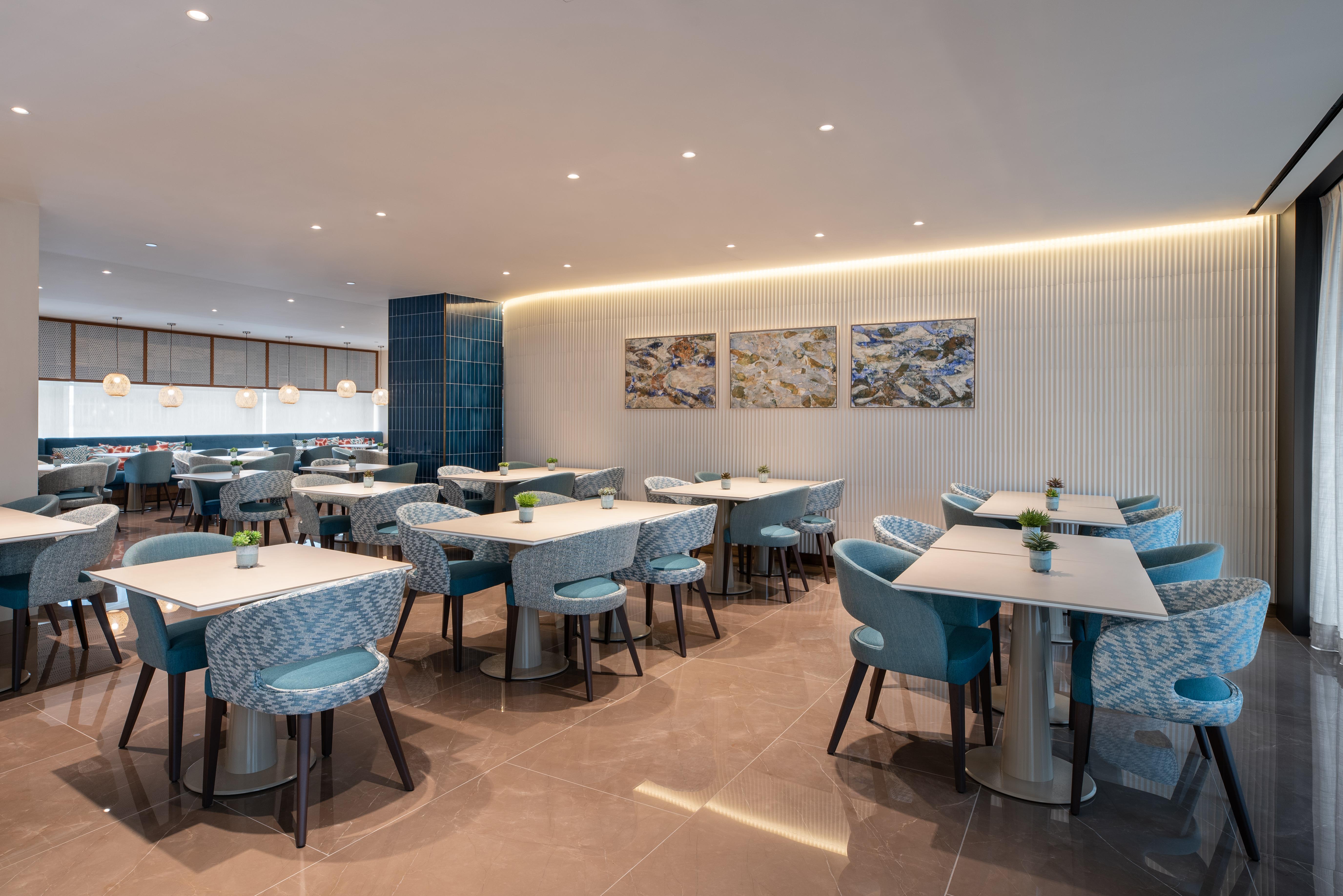 Eurostars Aliados Hotell Porto Eksteriør bilde The lounge at the airport
