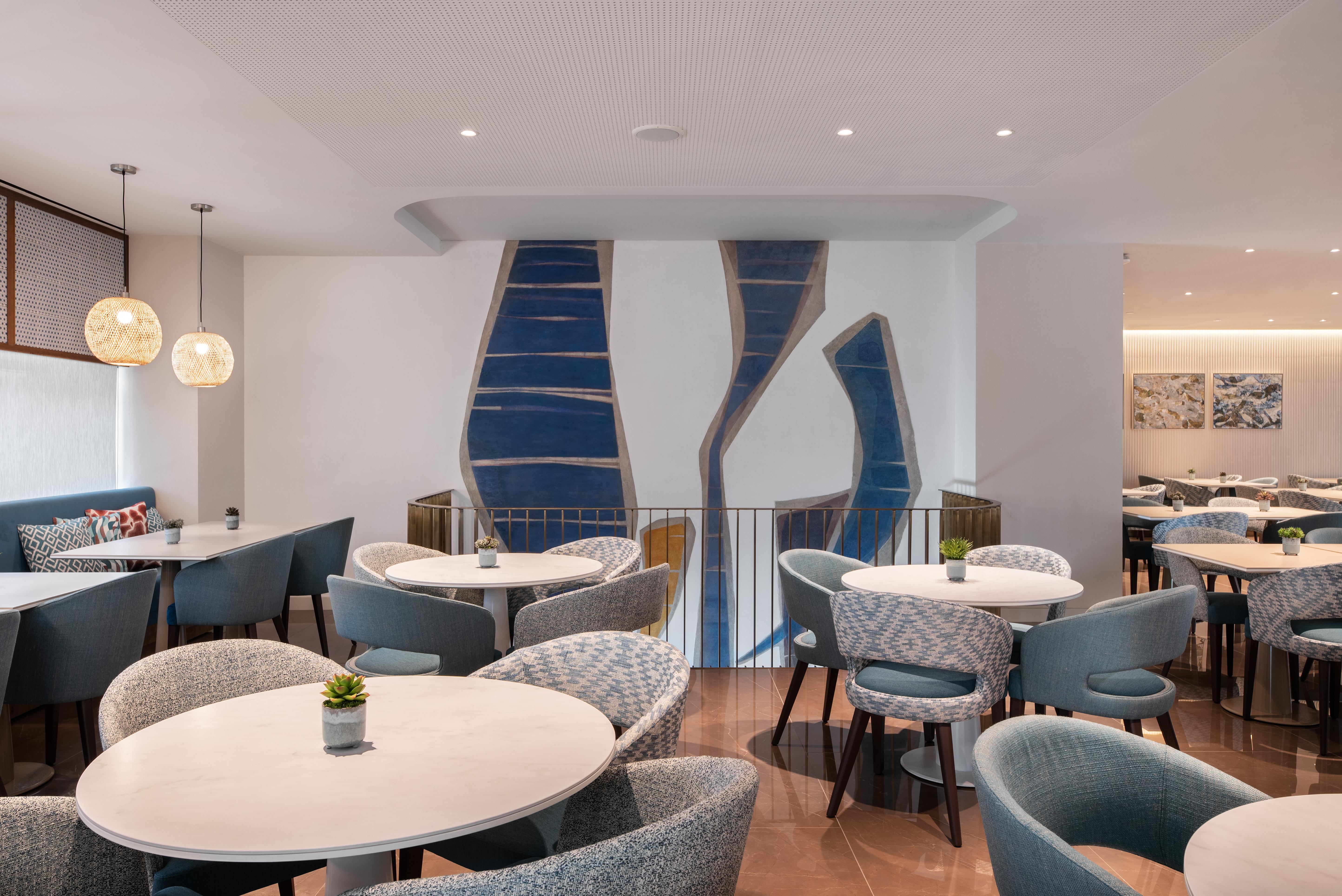 Eurostars Aliados Hotell Porto Eksteriør bilde The lounge at the airport