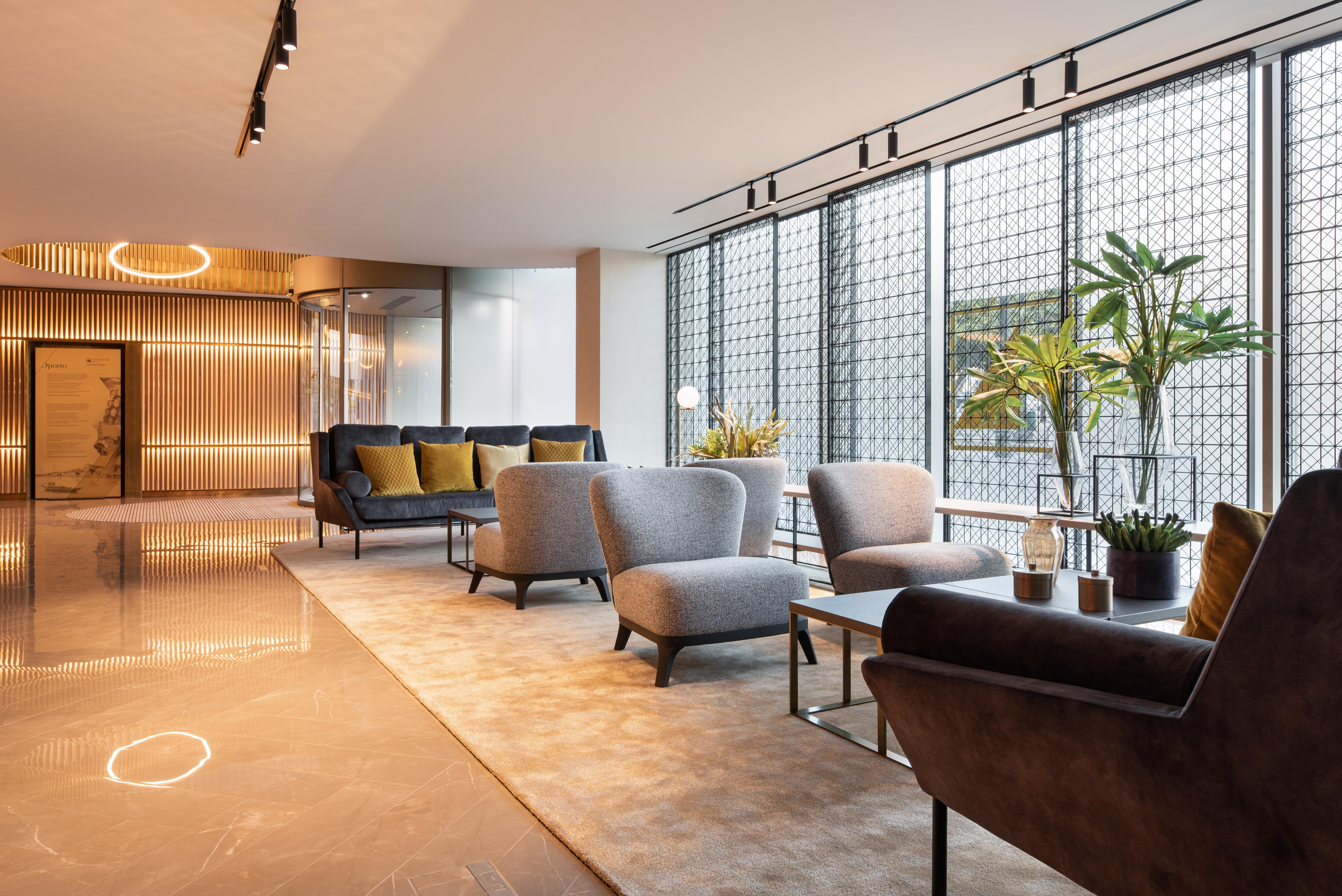 Eurostars Aliados Hotell Porto Eksteriør bilde The lounge at the airport